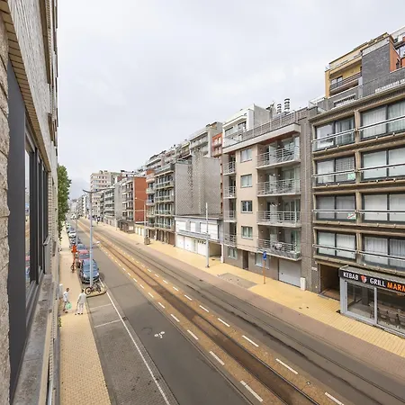 Near Zeedijk Beach, Cleaning Included *